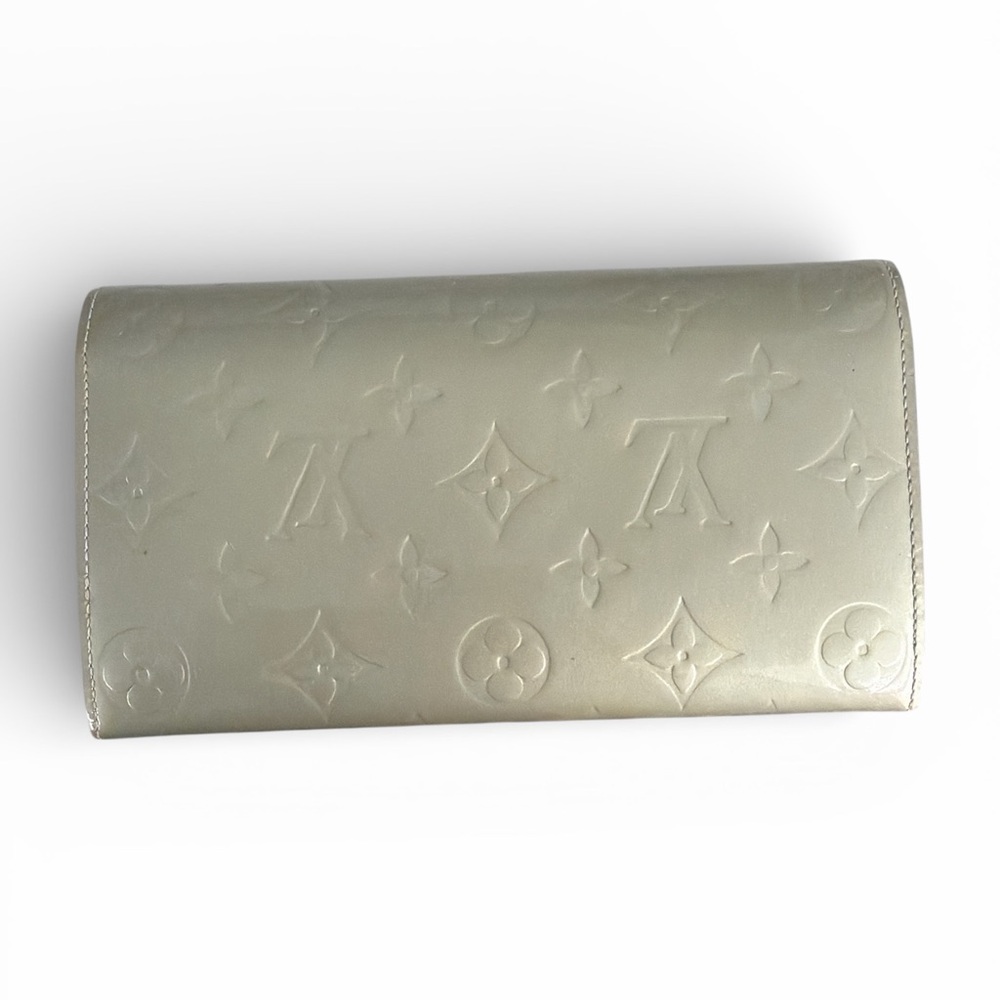 Rare Louis Vuitton Monogram Vernis Wallet in Dove Gray - Picture 4 of 10